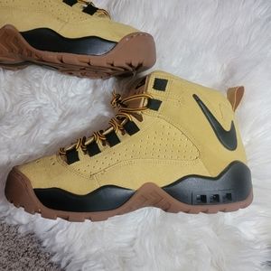 Nike Air Darwin Wheat size 9.5